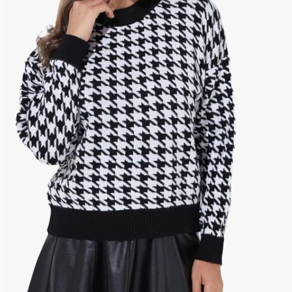 T Tahari  Black and White Houndstooth Sweater Size M - Picture 1 of 10